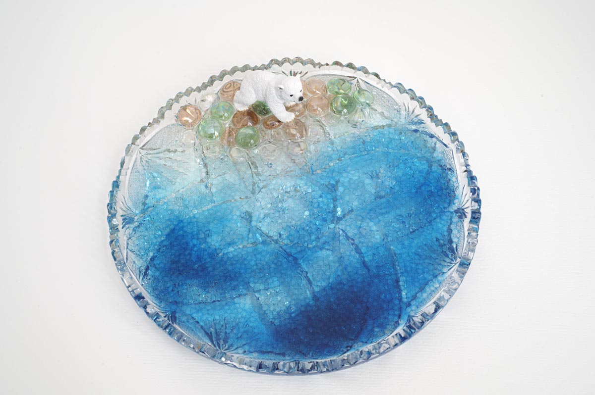 The Sad Polar Bear — Antonella_Quacchia_Polar_Bear_4_Mixed_media_on_bohemian_glass_support_15x35x20cm_2023_Photo_Pellegrini