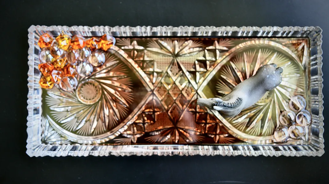 The Thirsty Horse — AQuacchia_The thirsty horse_Mixed media on bohemia ttray_40x25x18cm_2024 - 2.jpg